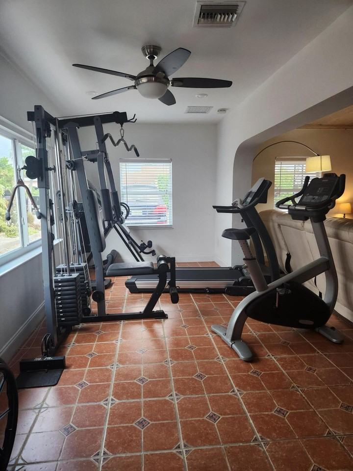 1219 N M St - Photo 7 of 19