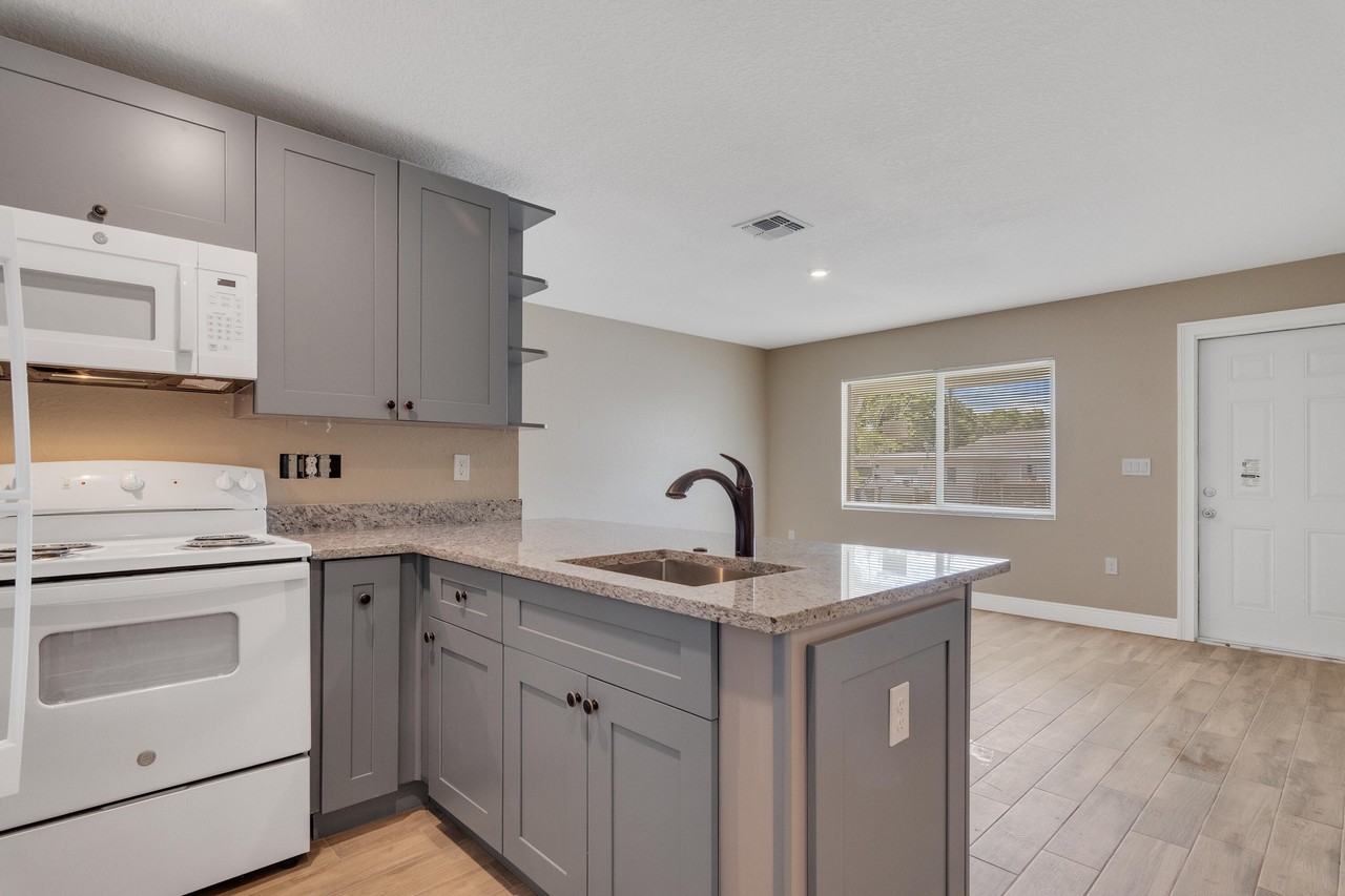 1405 Avenue G unit: Apt A - Photo 6 of 24