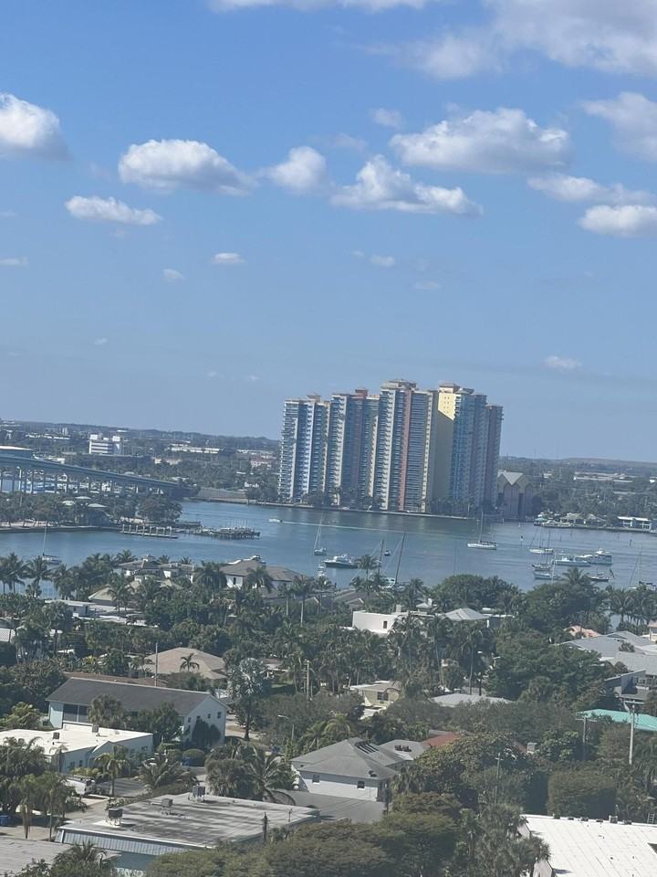 3400 N Ocean Dr Apt 607 - Photo 2 of 21