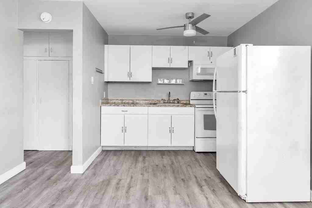 813 9th Ave N Unit A - Photo 4 of 15