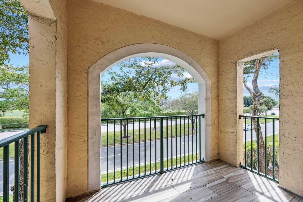 1727 Village Blvd Apt 306 - Photo 4 of 14