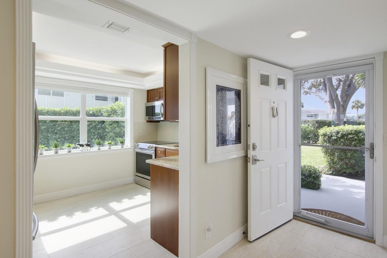 60 Yacht Club Dr Apt 101 - Photo 3 of 20