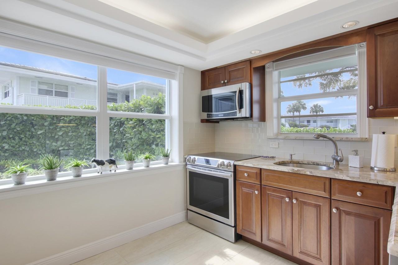 60 Yacht Club Dr Apt 101 - Photo 4 of 20