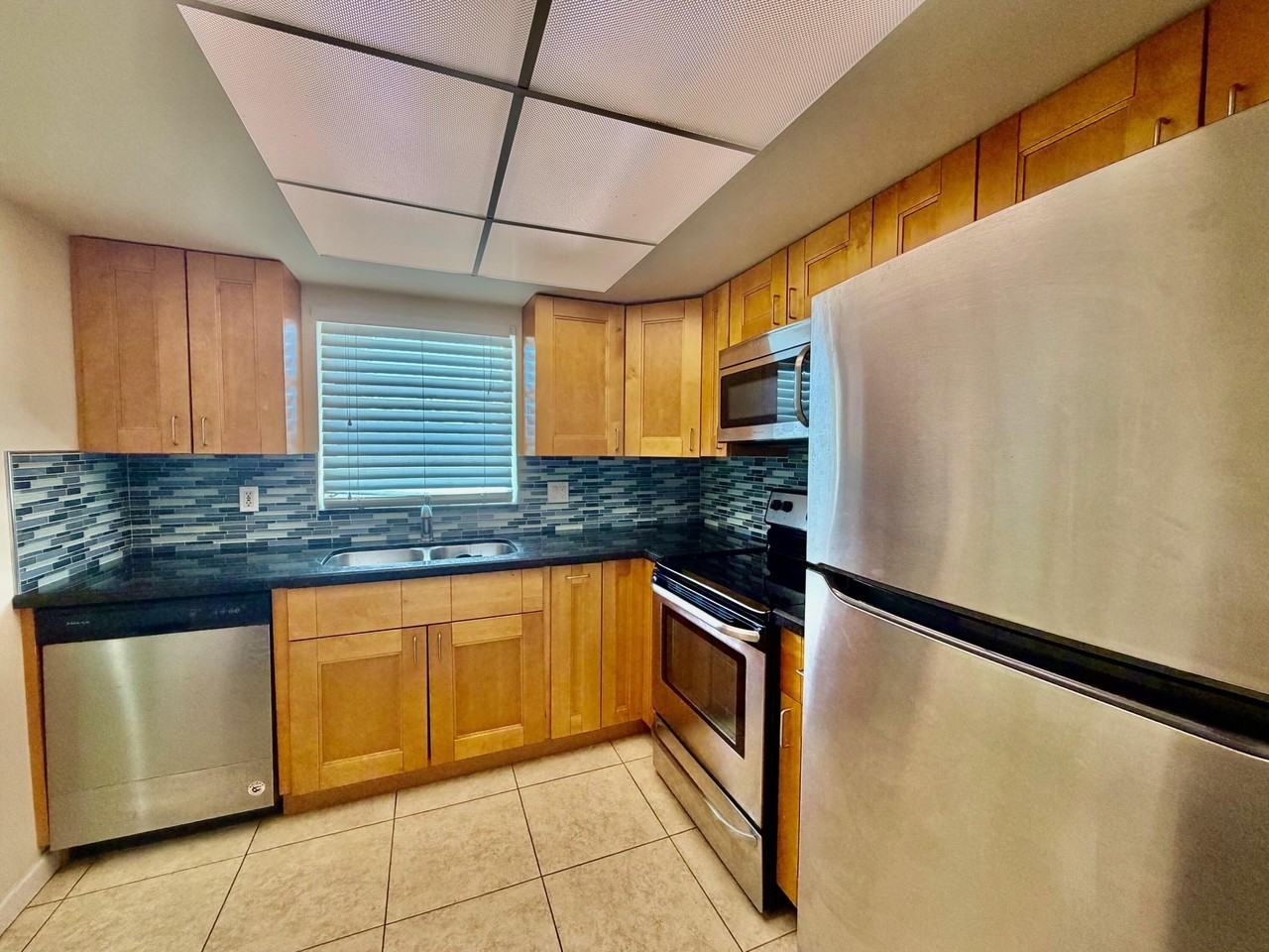 5811 Ne 14th Rd Apt 4 - Photo 4 of 29