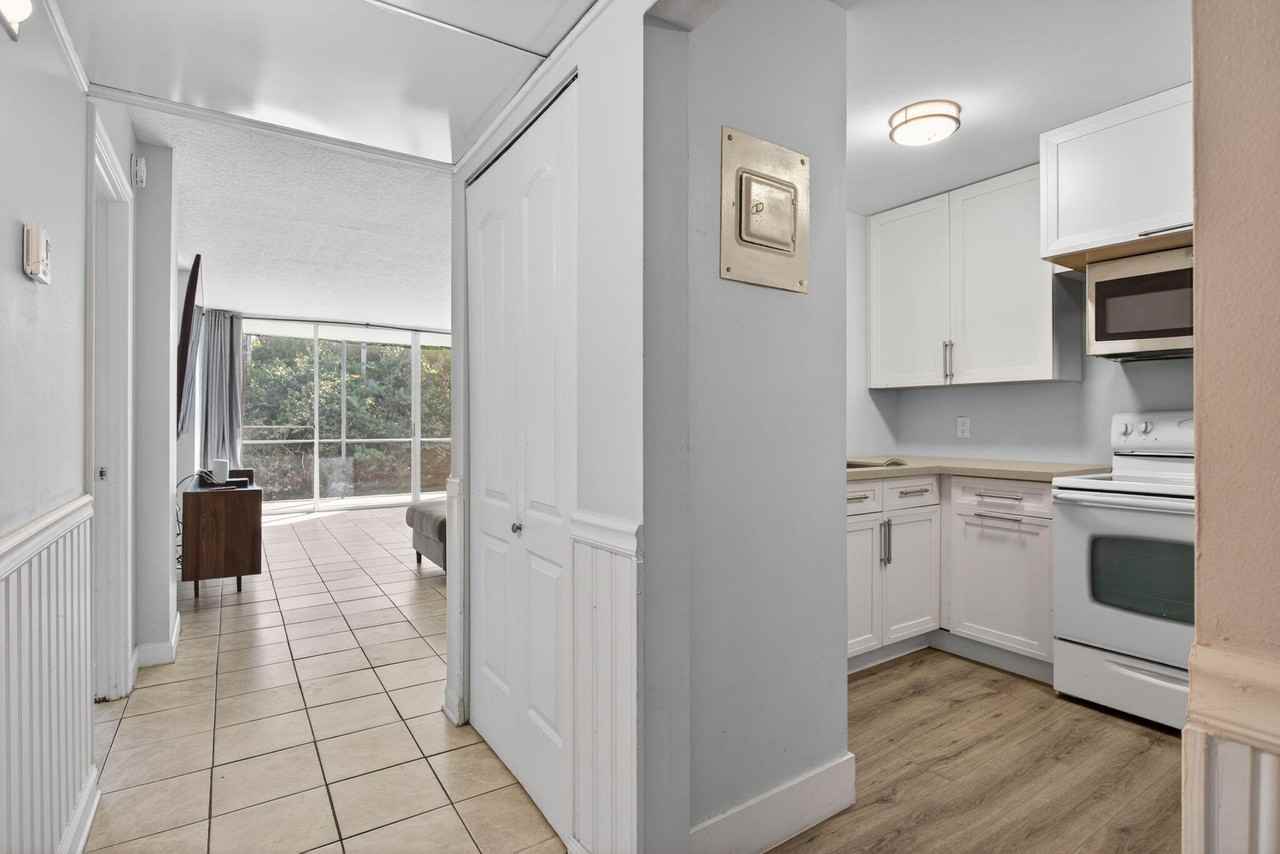 107 Royal Park Dr Apt 1e - Photo 4 of 30