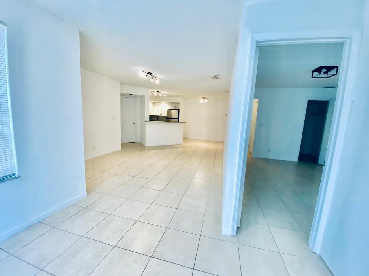 3310 Pinewalk Dr N Apt 1826 - Photo 5 of 13