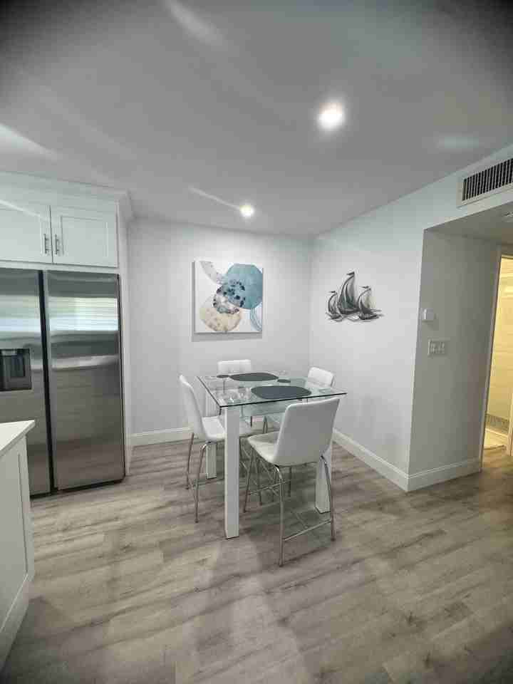 405 High Point Blvd - Photo 3 of 18