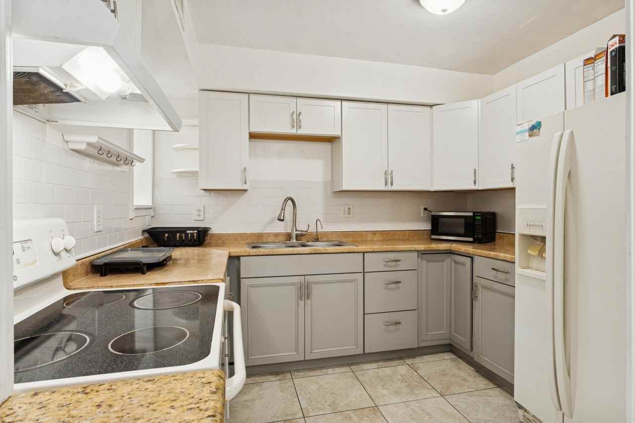 9930 Pineapple Tree Dr Apt 112 - Photo 4 of 19