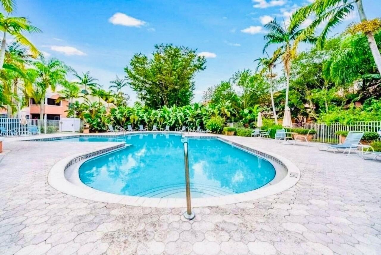 1215 Crystal Way Apt N - Photo 7 of 11