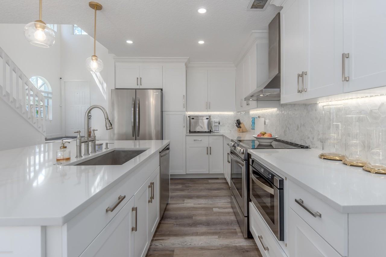 1221 Ocean Dunes Cir - Photo 5 of 32