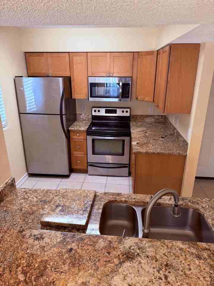 1040 Lake Shore Dr Apt 204 - Photo 6 of 25