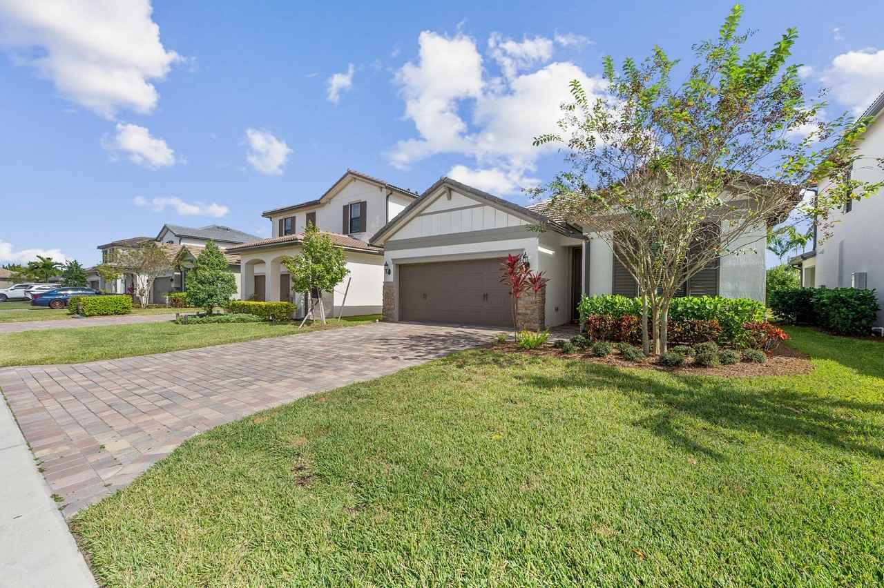 4762 Roldan Ct - Photo 3 of 33