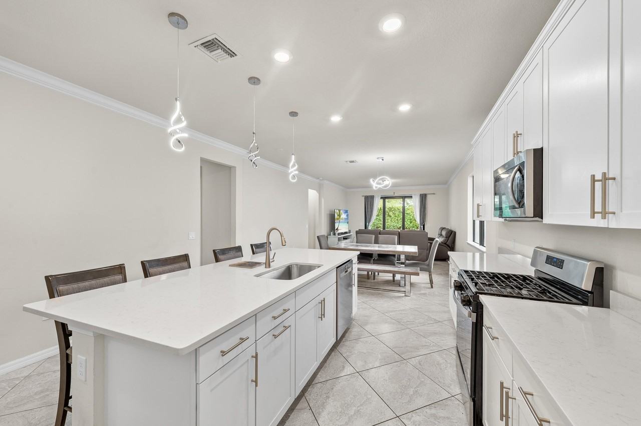 4762 Roldan Ct - Photo 6 of 33