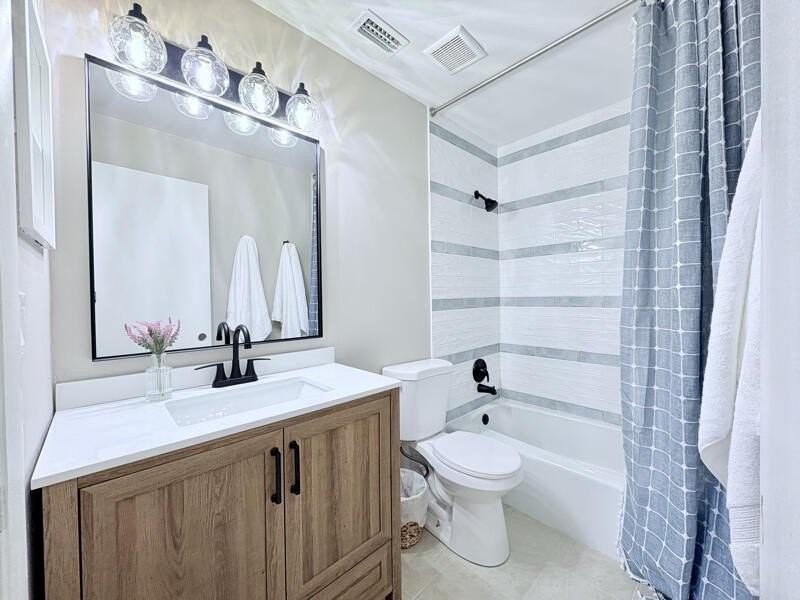 2050 Oleander Blvd Apt 2-205 - Photo 3 of 18