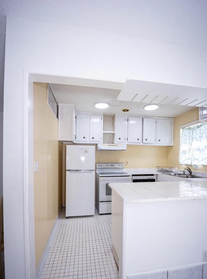 3240 Ridge Hill Rd Apt C - Photo 5 of 17