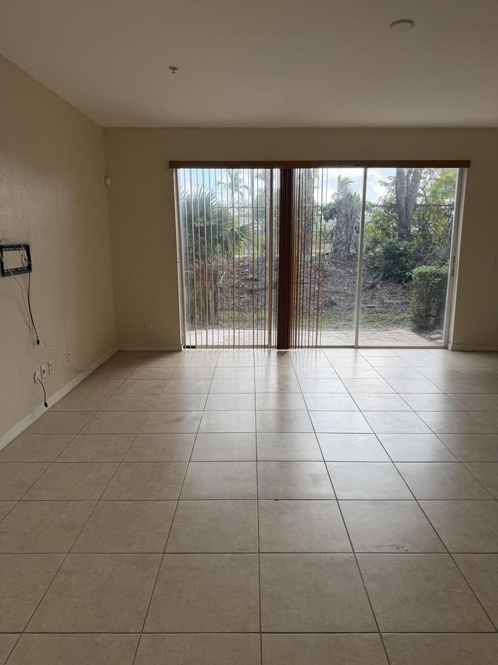 779 Pipers Cay Dr Unit 104 - Photo 4 of 25