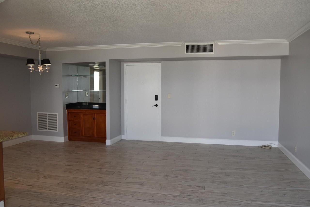 1238 Hillsboro Mile Apt 511 - Photo 3 of 40