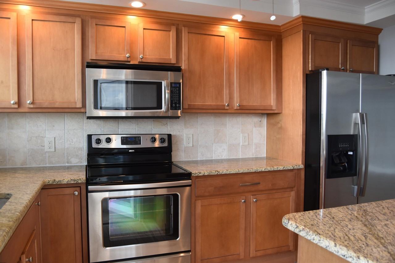 1238 Hillsboro Mile Apt 511 - Photo 7 of 40