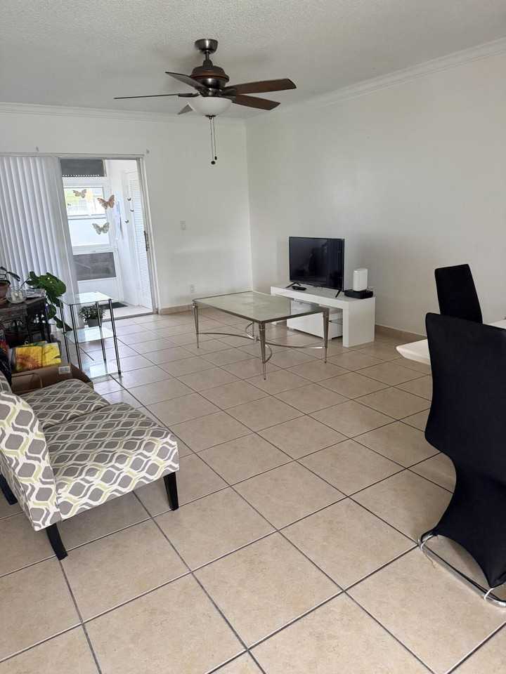 5443 Cresthaven Blvd Apt F - Photo 7 of 17