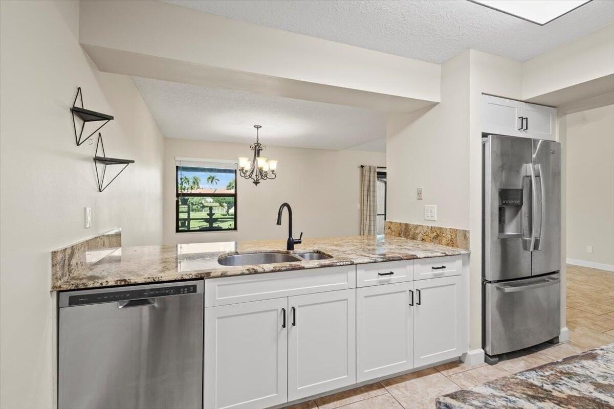 1626 Sw Crossing Cir - Photo 7 of 24