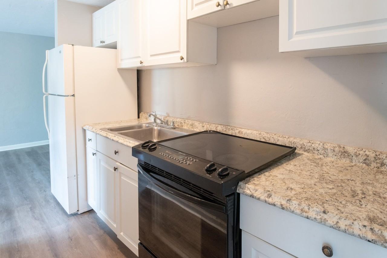 1009 9th St Apt 4 - Photo 6 of 9