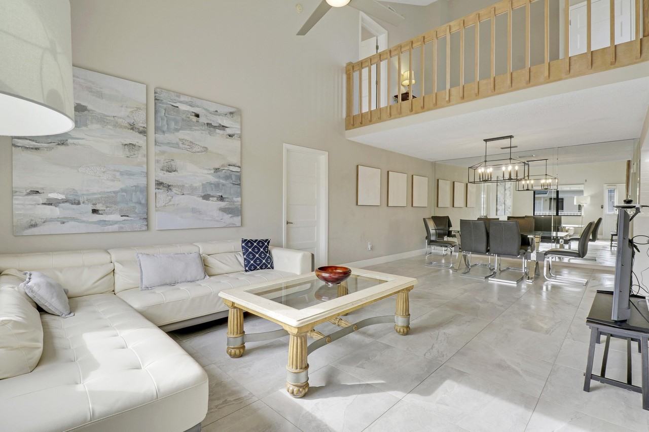 360 Bella Vista Ct N Unit 60 - Photo 2 of 34