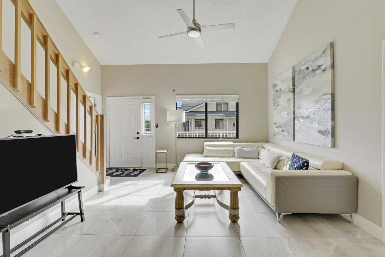 360 Bella Vista Ct N Unit 60 - Photo 5 of 34