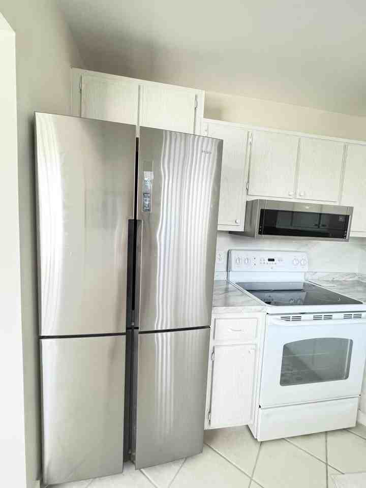 2880 Lake Osborne Dr Apt 205 - Photo 6 of 28