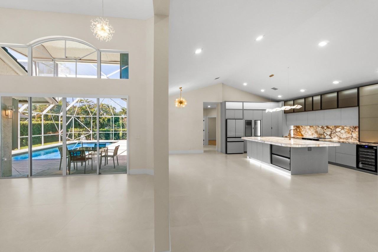 7686 La Corniche Cir - Photo 3 of 35