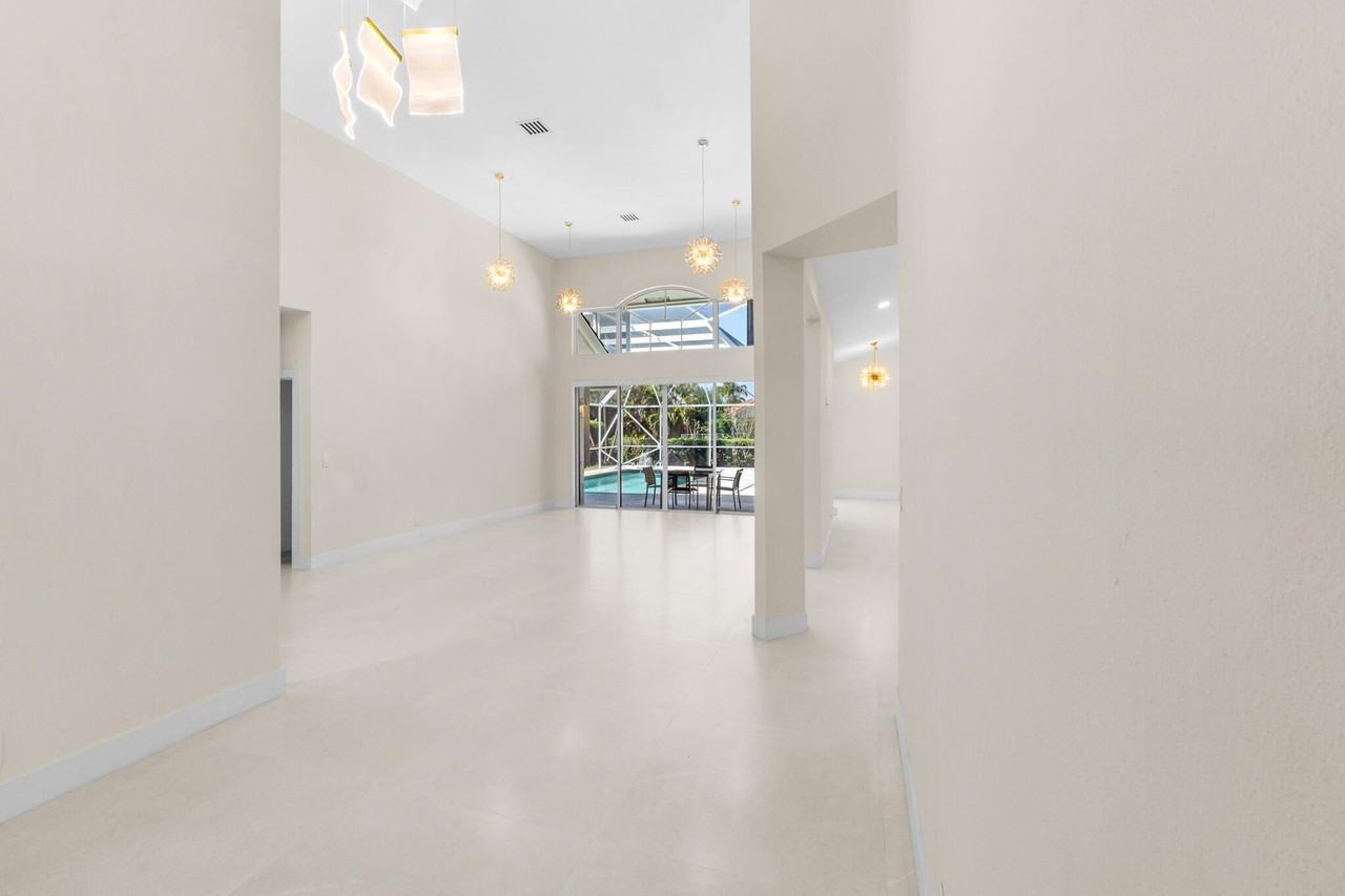 7686 La Corniche Cir - Photo 4 of 35