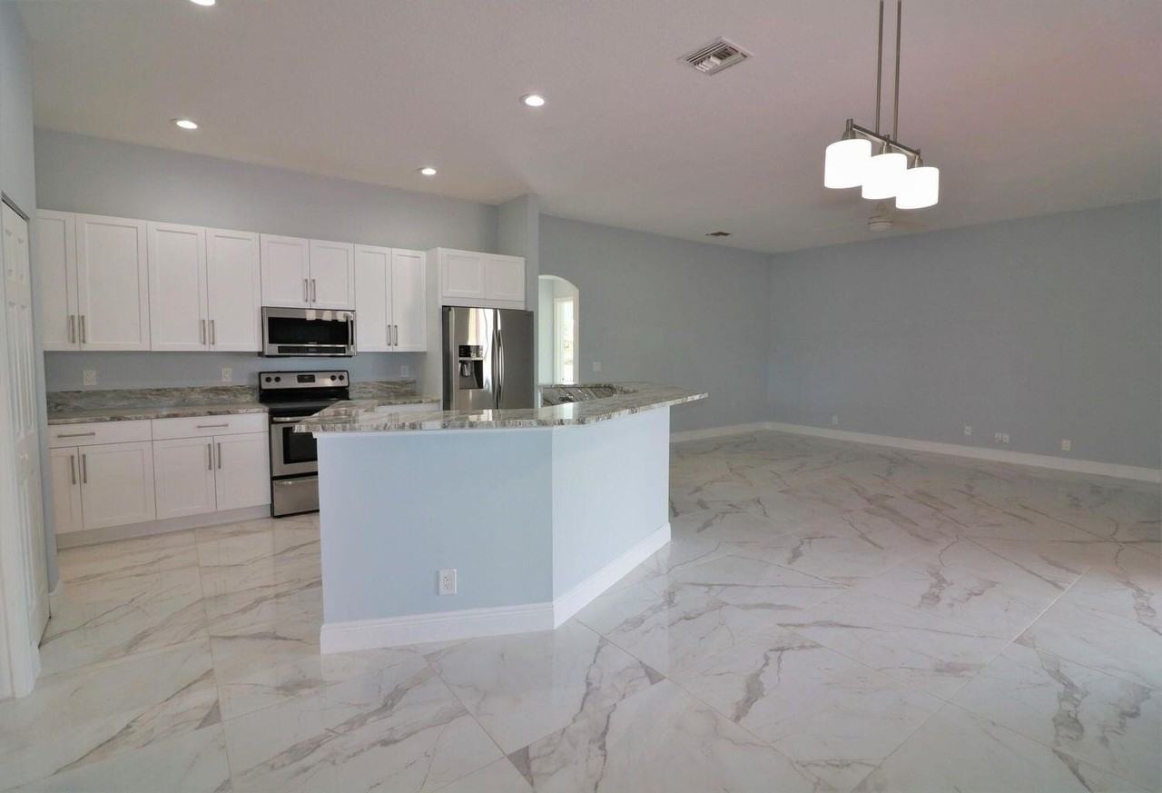 17547 32nd Ln N - Photo 3 of 13