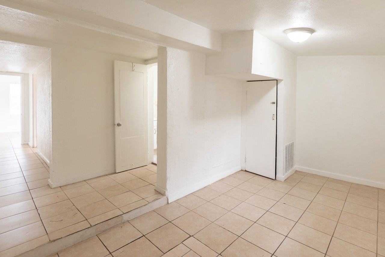 1104 22nd St Apt C - Photo 5 of 16