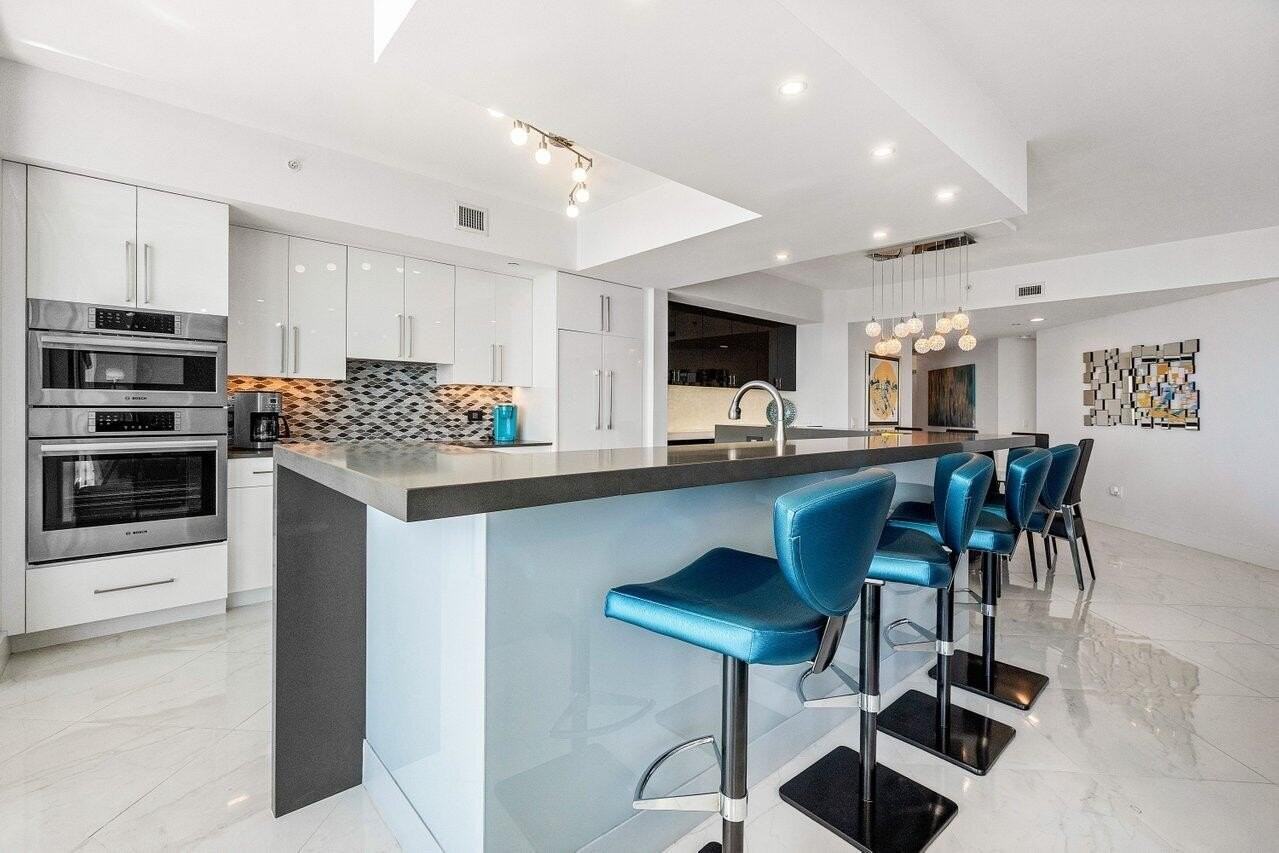 2640 Lake Shore Dr Unit 2307 - Photo 6 of 50