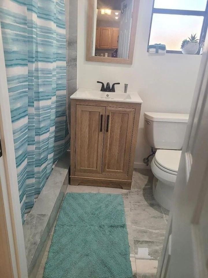 515 49th St Apt A - Photo 5 of 7