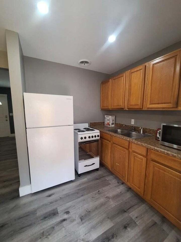 515 49th St Apt A - Photo 6 of 7