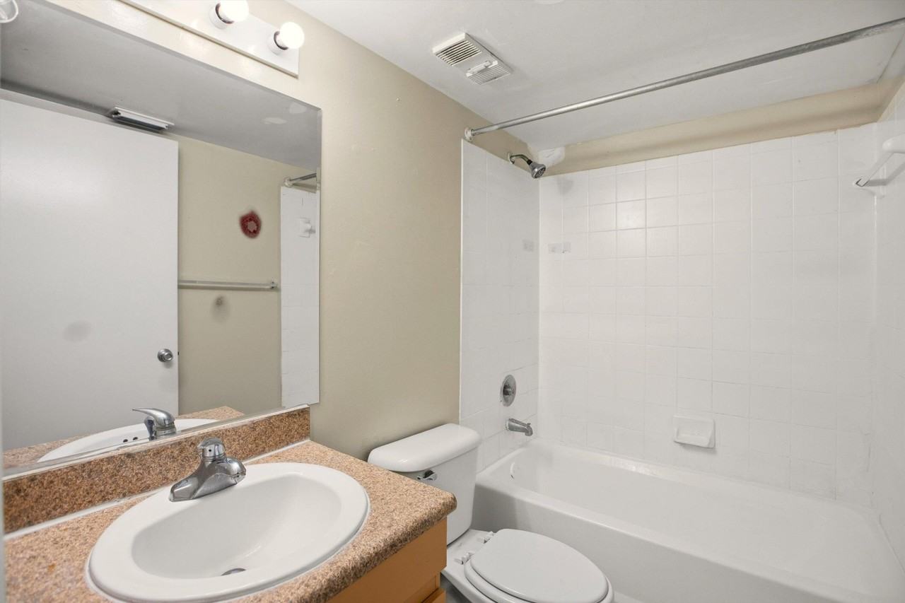 959 Lake Terry Dr Apt B - Photo 2 of 24