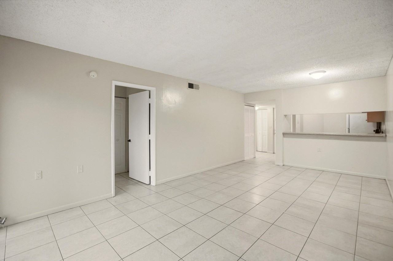 959 Lake Terry Dr Apt B - Photo 7 of 24