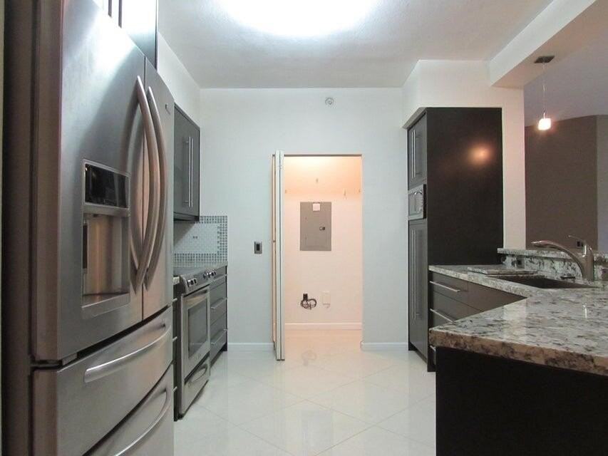 350 Crestwood Cir Apt 302 - Photo 7 of 30