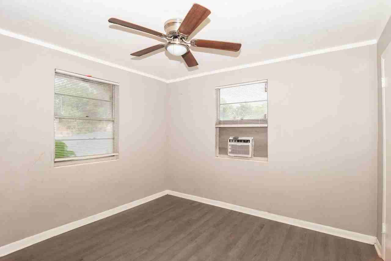 705 13th St Apt 4 - Photo 6 of 8