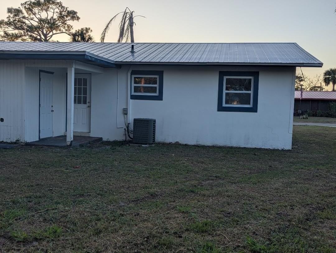 2736 Seneca Ave - Photo 2 of 12