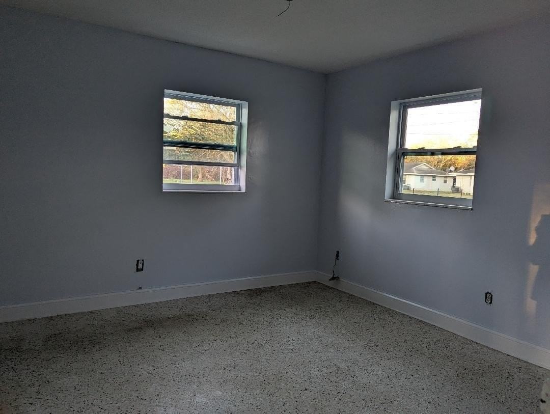 2736 Seneca Ave - Photo 4 of 12