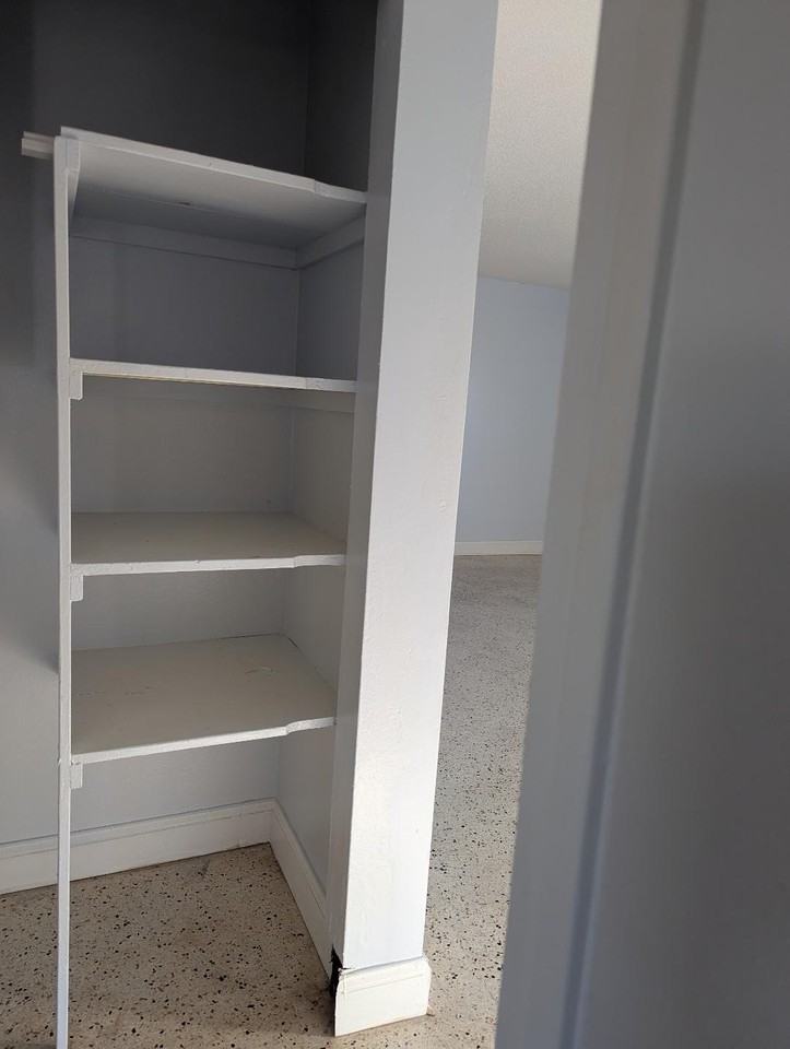 2736 Seneca Ave - Photo 5 of 12