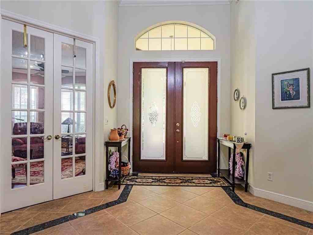 5873 Pine Ridge Cir - Photo 3 of 36