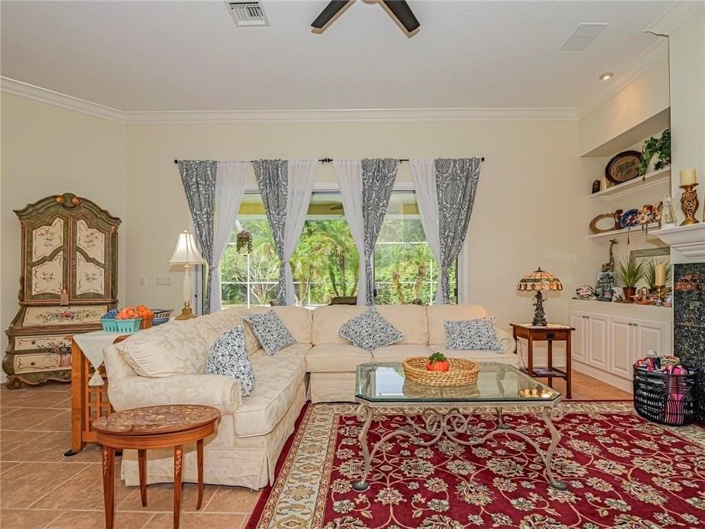 5873 Pine Ridge Cir - Photo 7 of 36
