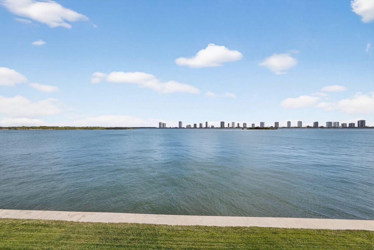 100 Shore Ct Apt 208 - Photo 3 of 45