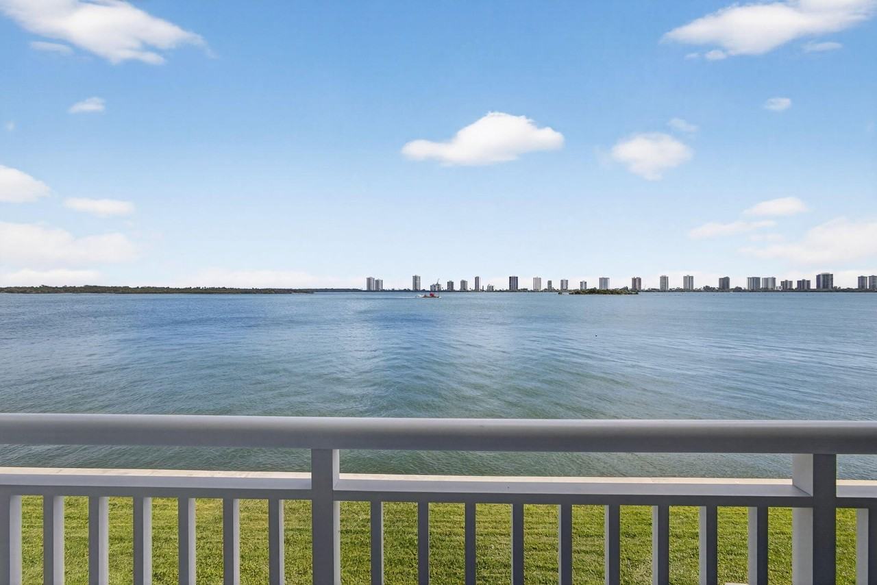 100 Shore Ct Apt 208 - Photo 5 of 45