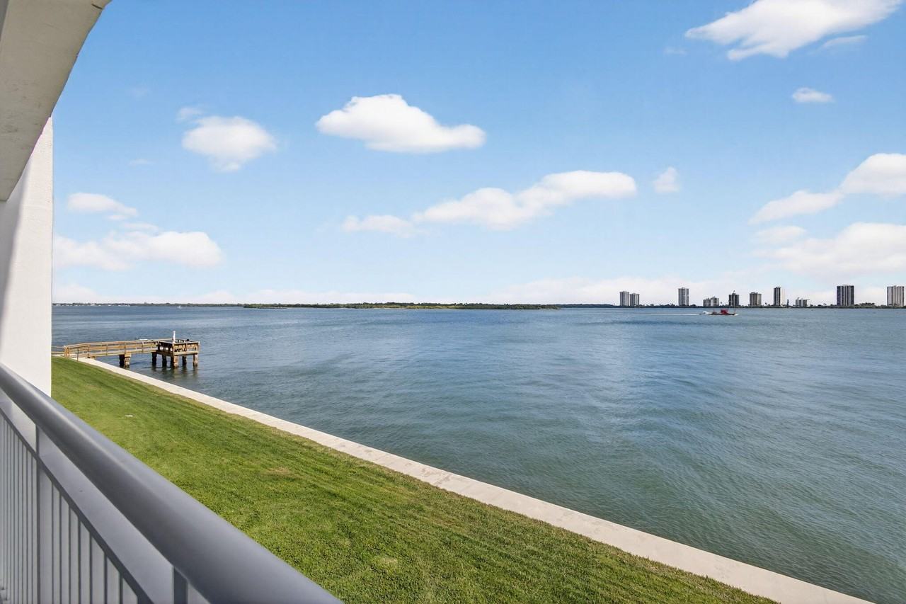 100 Shore Ct Apt 208 - Photo 6 of 45