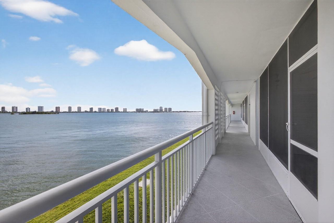 100 Shore Ct Apt 208 - Photo 7 of 45