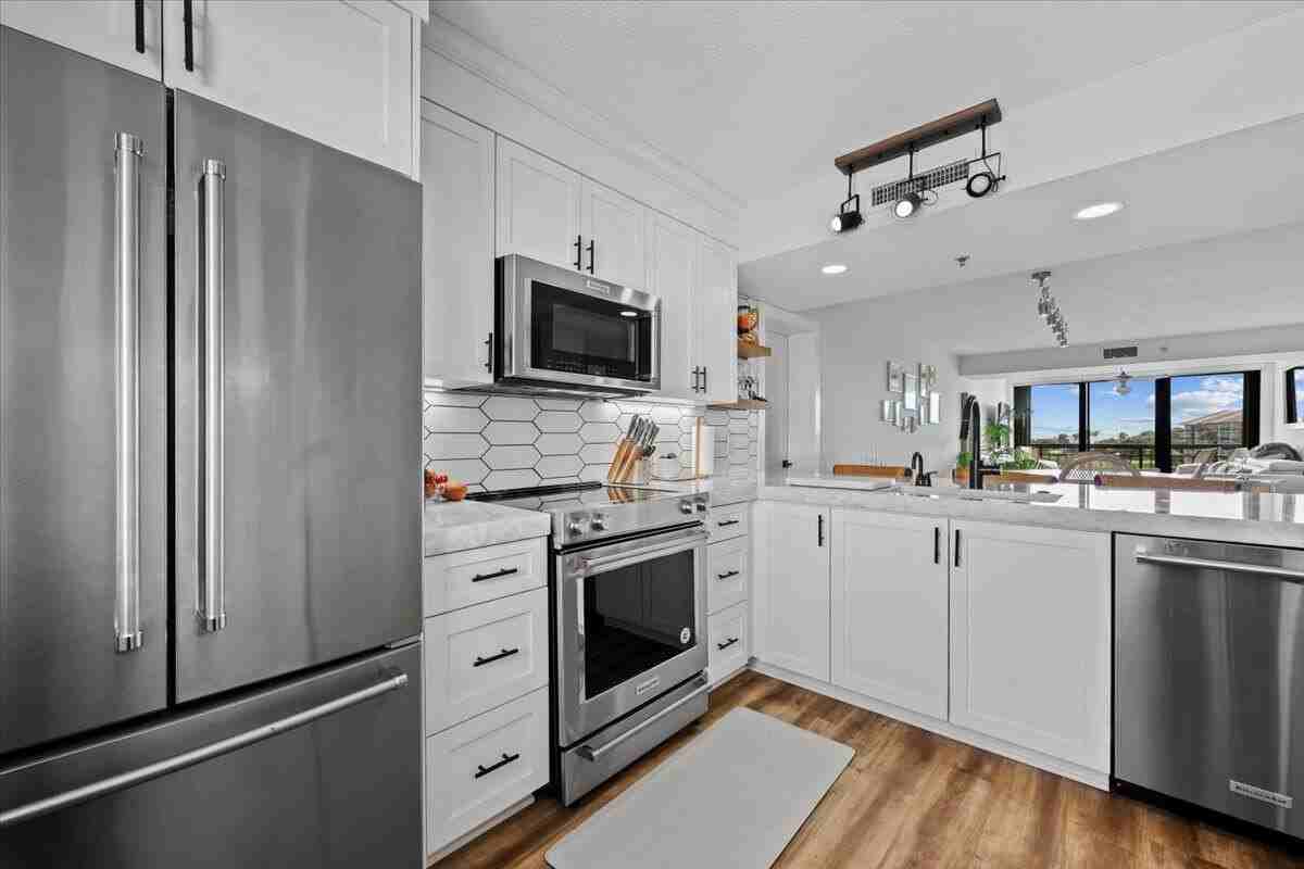 201 S Seas Dr Apt 404 - Photo 3 of 30