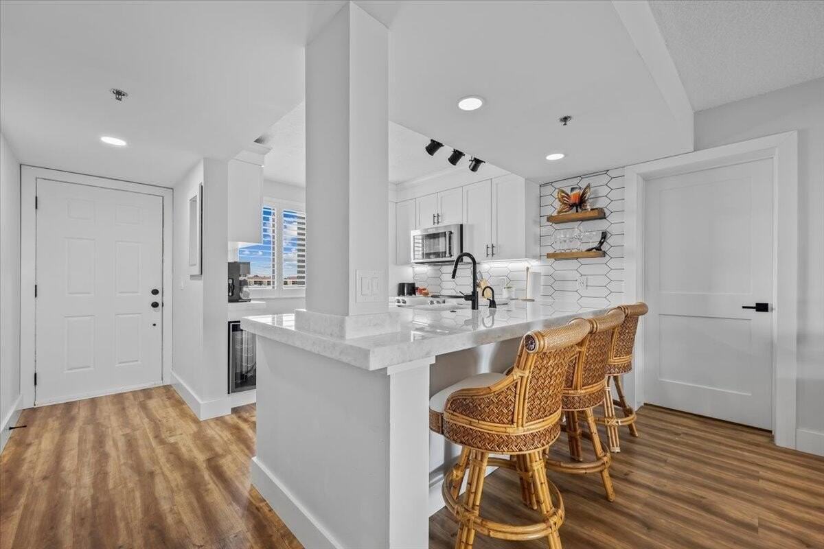 201 S Seas Dr Apt 404 - Photo 5 of 30